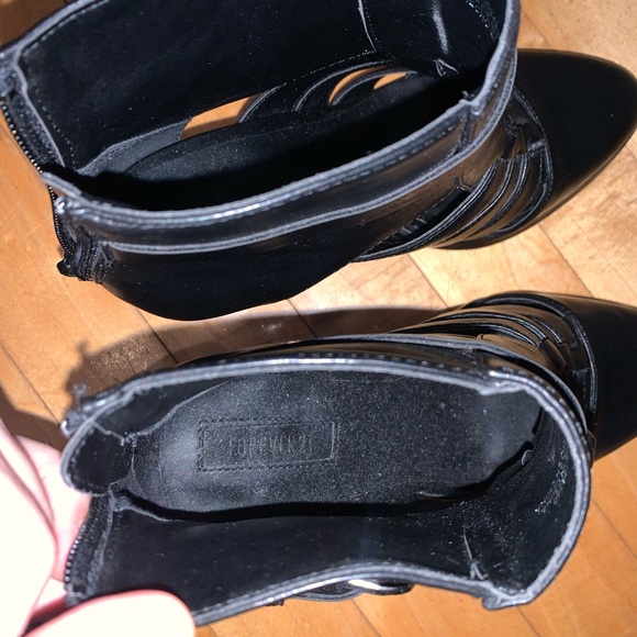 [7]👢NWOT - F21 buckled cutout booties - Picture 10 of 13